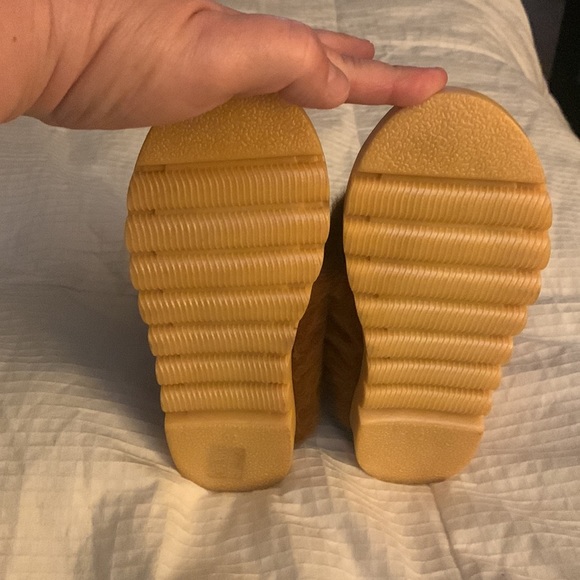 Amazingly cute beast boots.  Only worn in the house for trying on - Picture 3 of 6